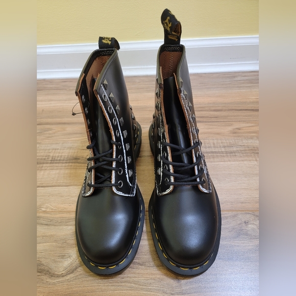 Dr. Martens 1460 STUD, size US 8 - Picture 9 of 9